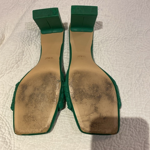 Beautiful emerald green ZARA Sandals- gently used - Picture 3 of 4